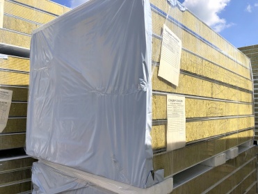 Discounted damaged sandwich panels with PIR Premier polyisocyanurate foam and mineral wool